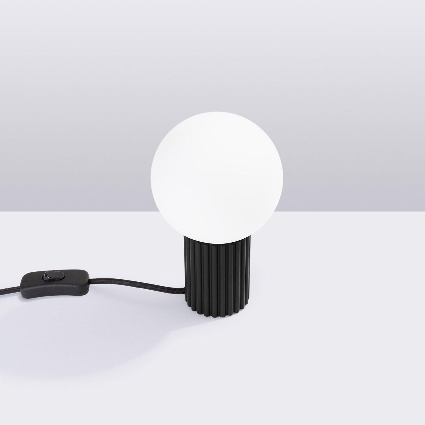 Table lamp HALO black