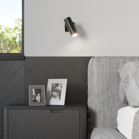 Wall lamp DIREZIONE black